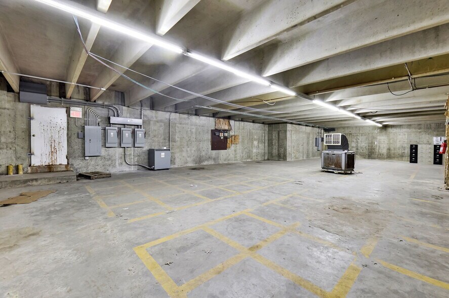 More Photos Of 11209 W Kellogg, Wichita Auto Dealership For Sale