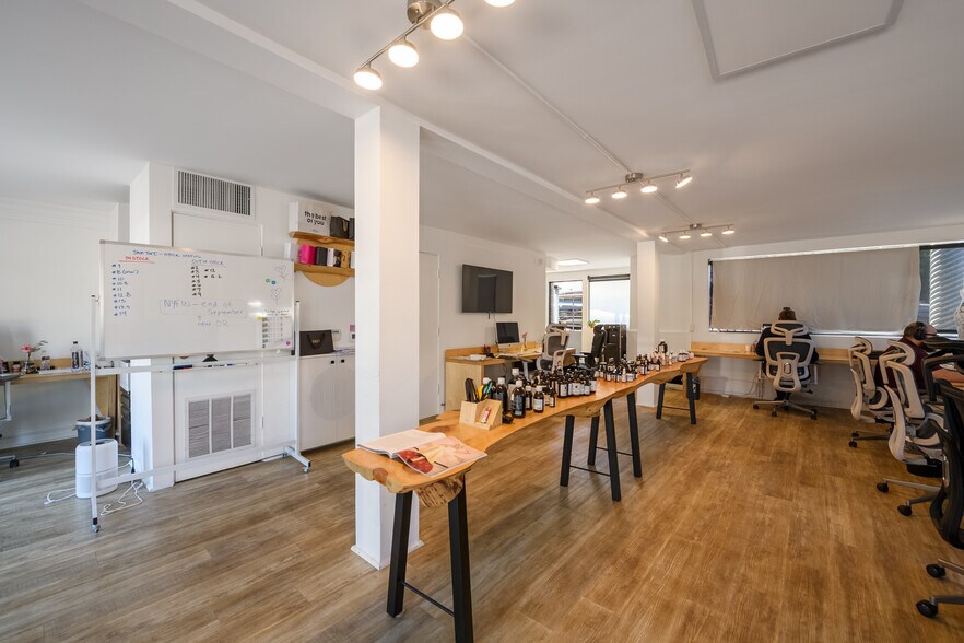 More Photos Of 1501 Main St, Venice Storefront Retail Office For Lease