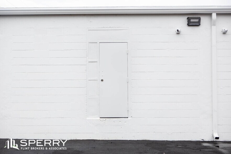 More Photos Of 411 Clearlake Rd, Cocoa Service For Lease