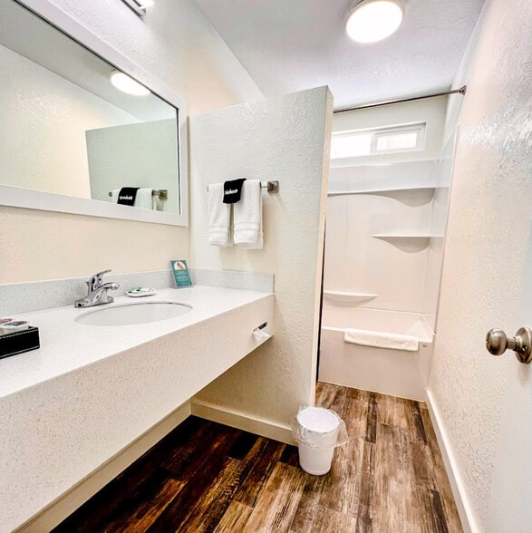 More Photos Of 87275 County Hwy 9-28, Christmas Valley Hotel For Sale