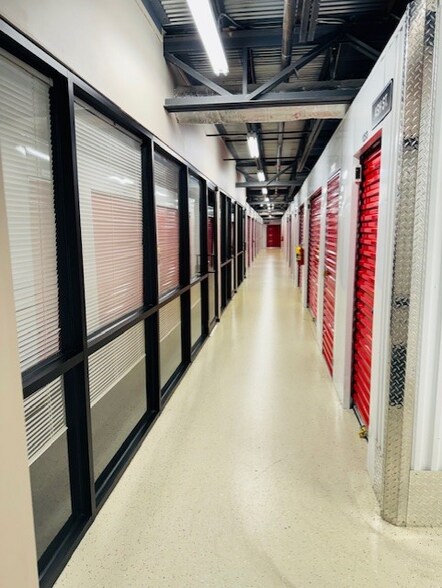 More Photos Of 1125 Roberts Blvd, Kennesaw Self Storage For Lease