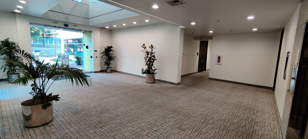 More Photos Of 3950 Paramount Blvd, Lakewood Office For Lease