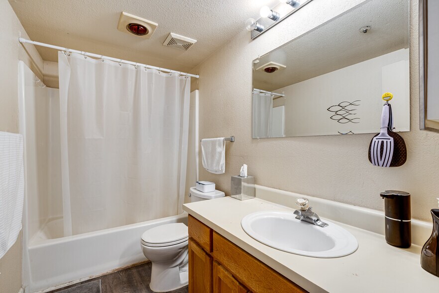 More Photos Of 1270 Broadway, Sonoma Freestanding For Sale