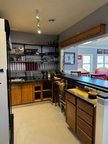 More Photos Of 2079 Spruce St, Ranier Restaurant For Sale