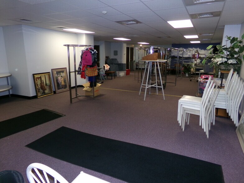 More Photos Of 4021 W Michigan Ave, Lansing Office For Sale