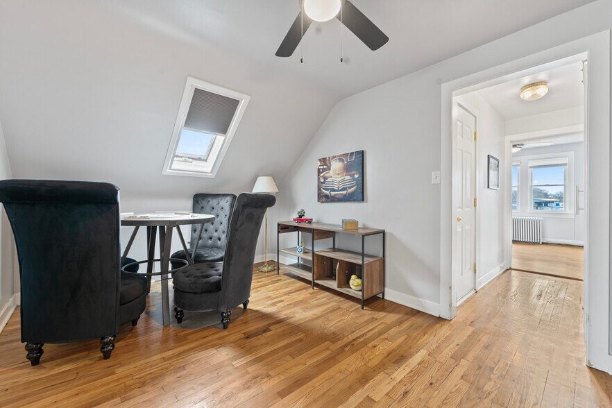More Photos Of 310 W Irving Park Rd, Wood Dale General Retail For Sale