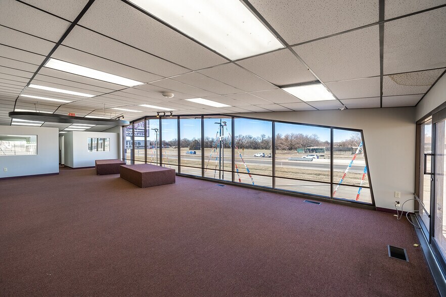 More Photos Of 11209 W Kellogg, Wichita Auto Dealership For Sale