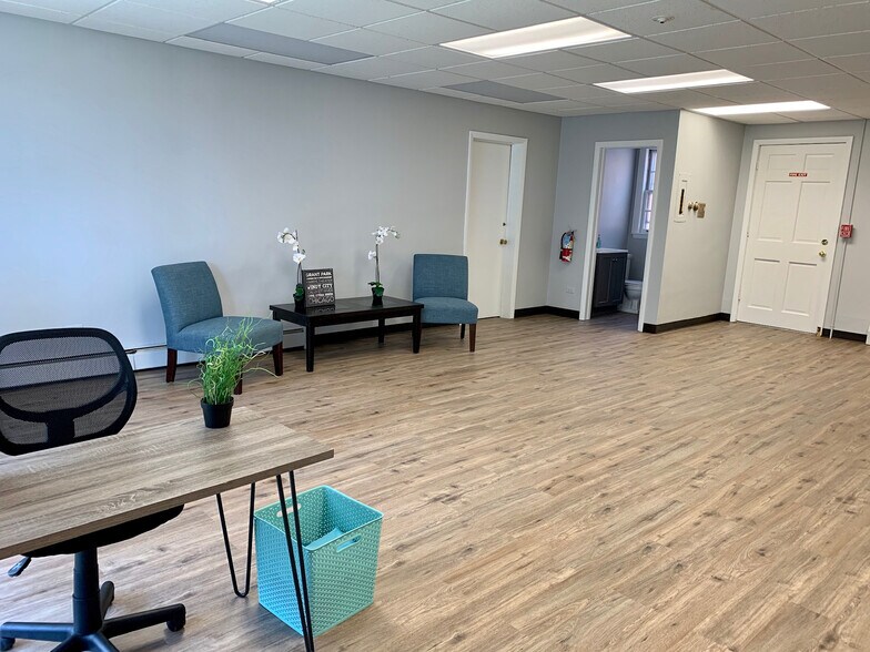 More Photos Of 5508 S Brainard Ave, Countryside Apartments For Lease