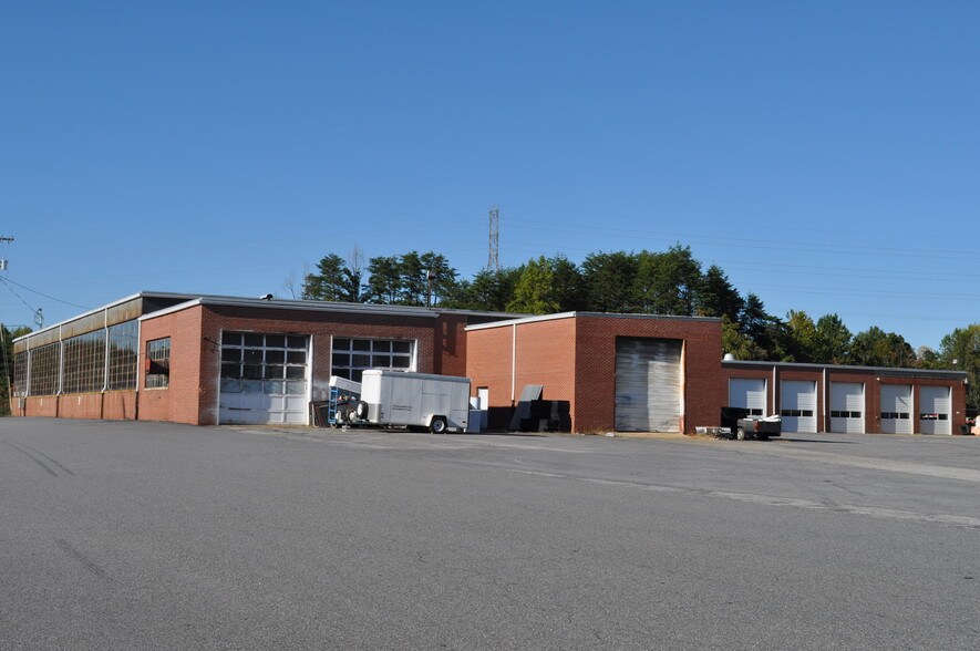 More Photos Of 900 VC Dr, Martinsville Distribution For Lease