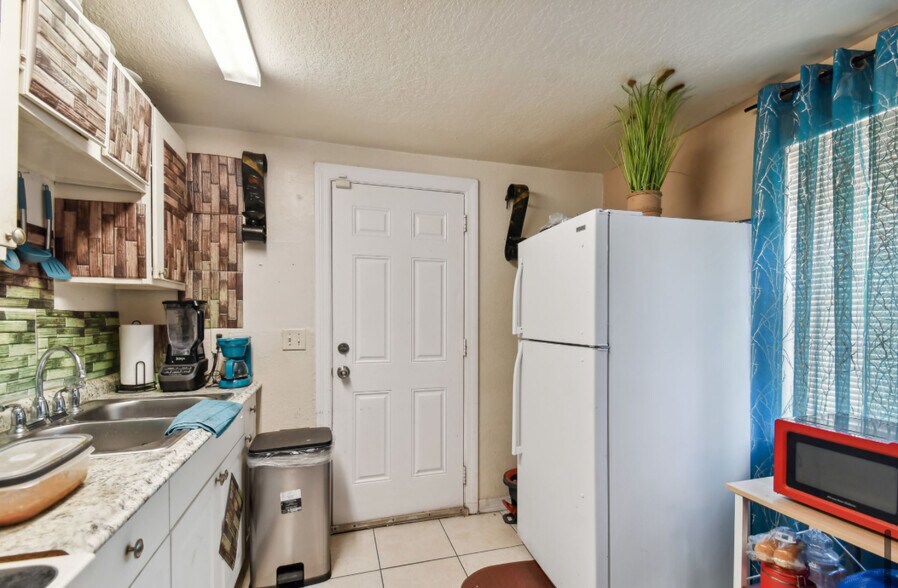 More Photos Of 4507-4517 E Giddens Ave, Tampa Multifamily For Sale