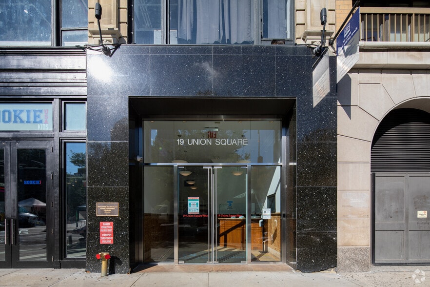 More Photos Of 19 Union Sq W, New York Office For Lease