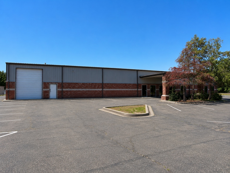 More Photos Of 905 Messenger Ln, Moore Light Manufacturing For Lease