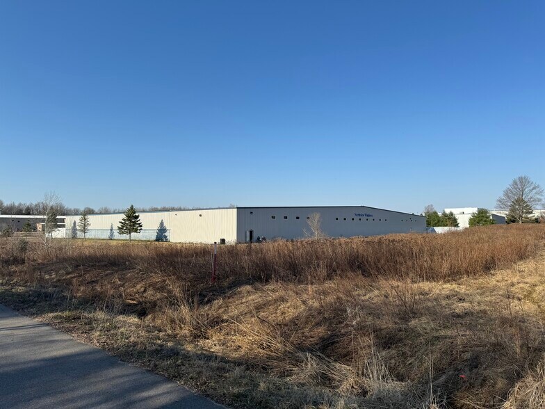 More Photos Of 498 Maratech Ave, Marathon Distribution For Lease