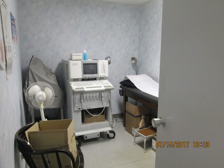 More Photos Of 1524 Atwood Ave, Johnston Medical For Lease