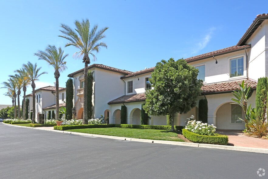 More Photos Of 7550 N Palm Ave, Fresno Office For Lease