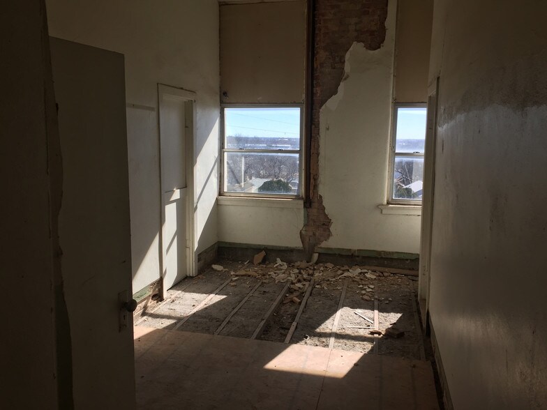 More Photos Of 1900 NW 10th St, Oklahoma City Schools For Sale