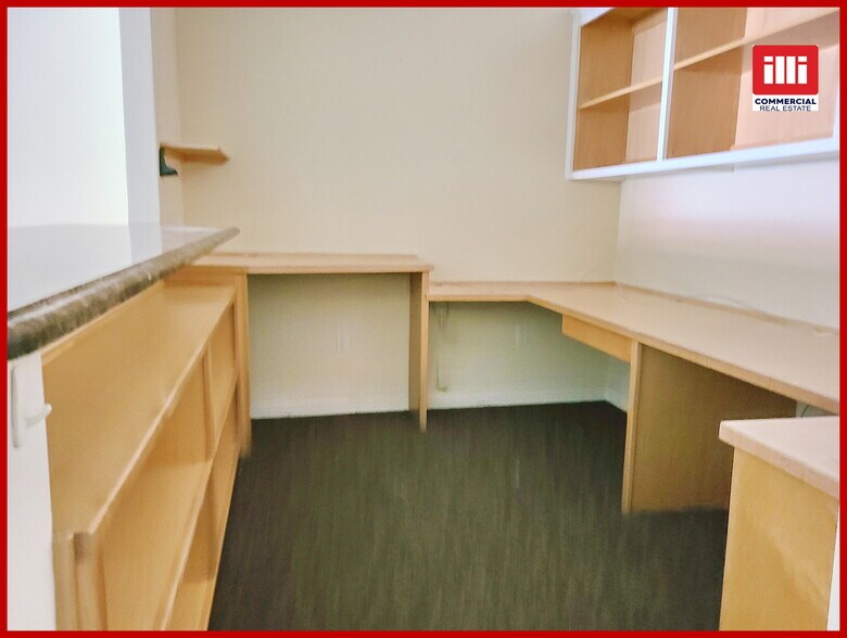More Photos Of 18596 Ventura Blvd, Tarzana Storefront For Lease