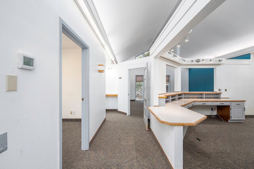 More Photos Of 1336 E Hunter Pl, Moses Lake Office For Sale