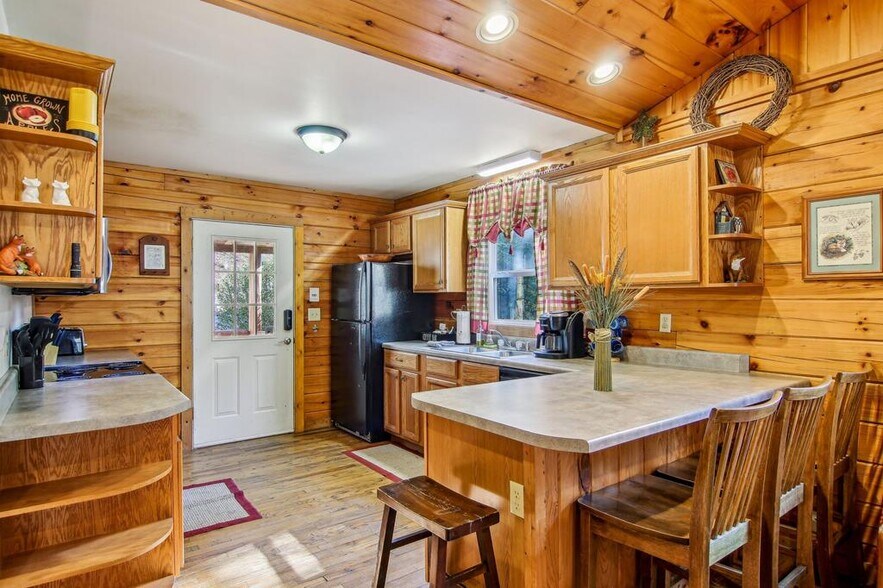 More Photos Of 33 Shepherds Creek rd, Bryson City Specialty For Sale
