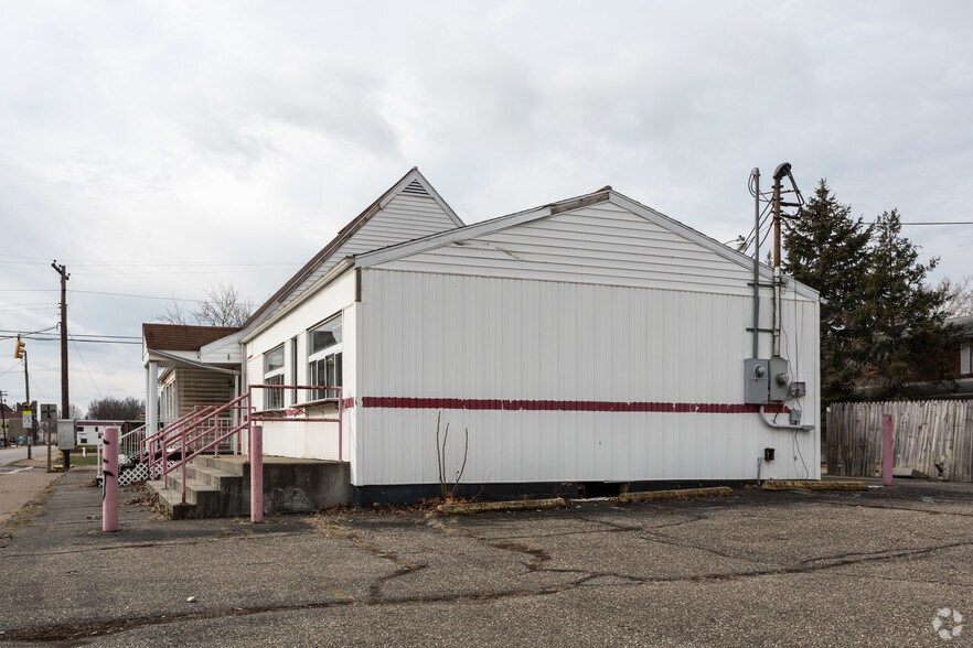 More Photos Of 2301 Dudley Ave, Parkersburg Storefront Retail Office For Sale