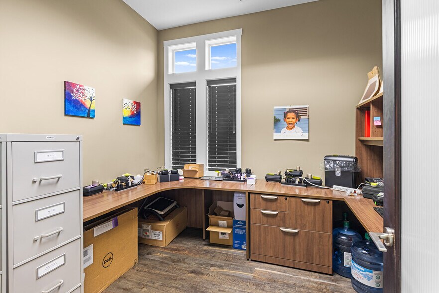 More Photos Of 1856 Ambrosi Rd, Kelowna General Retail For Lease