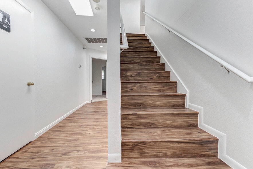 More Photos Of 1324 Avenue D, Katy Medical For Sale