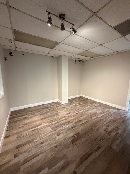 More Photos Of 4429 Spencer Hwy, Pasadena Warehouse For Lease