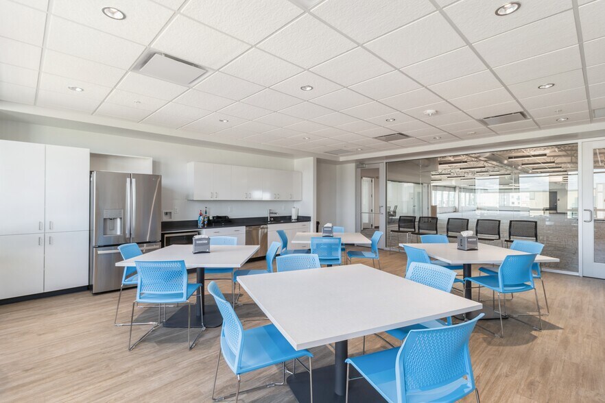 More Photos Of 1465 SW Park Square Dr, Ankeny Office For Lease
