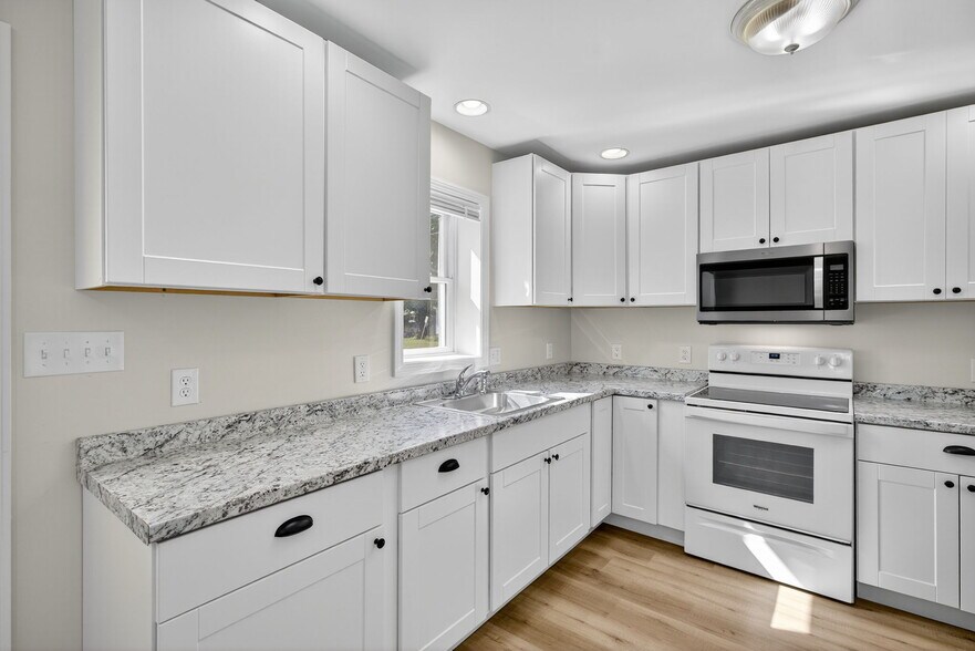 More Photos Of 18 Perry Ave, Nashua Apartments For Sale