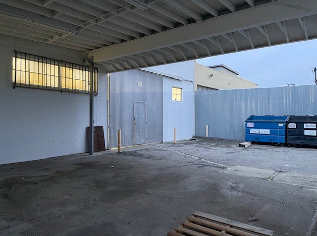 More Photos Of 1071 W 251st St, Harbor City Warehouse For Sale
