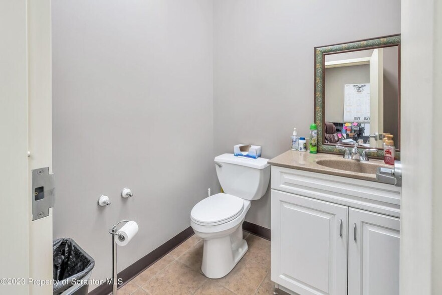 More Photos Of 7 Oakwood Dr, Scranton Storefront Retail Office For Sale