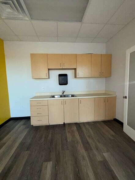 More Photos Of 10971 County Line Rd, Madison General Retail For Lease