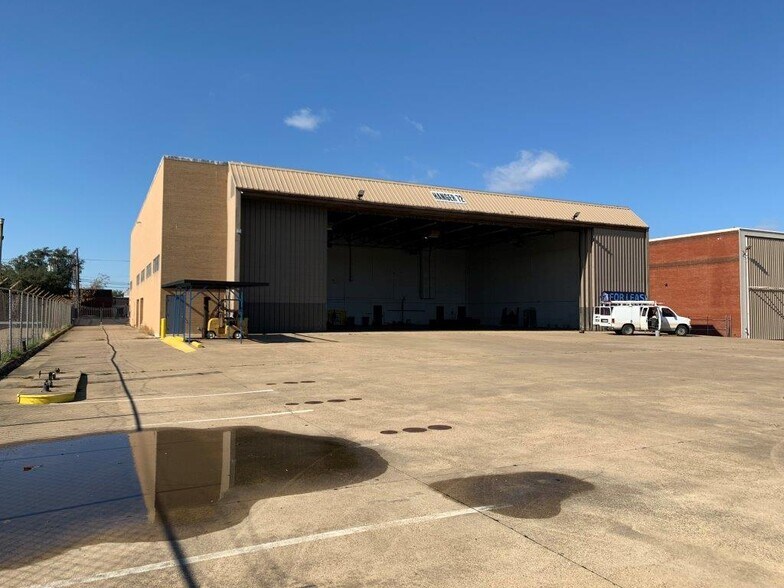 More Photos Of 15800 Dooley Rd, Addison Office For Sale