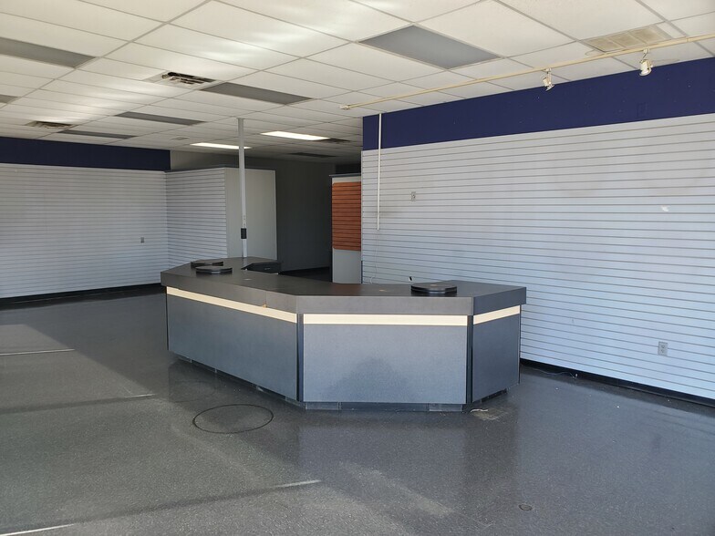 More Photos Of 4300 N 1st Ave, Evansville General Retail For Lease