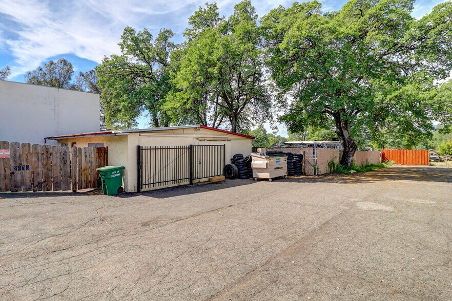 More Photos Of 2418 Victor Ave, Redding Auto Repair For Sale