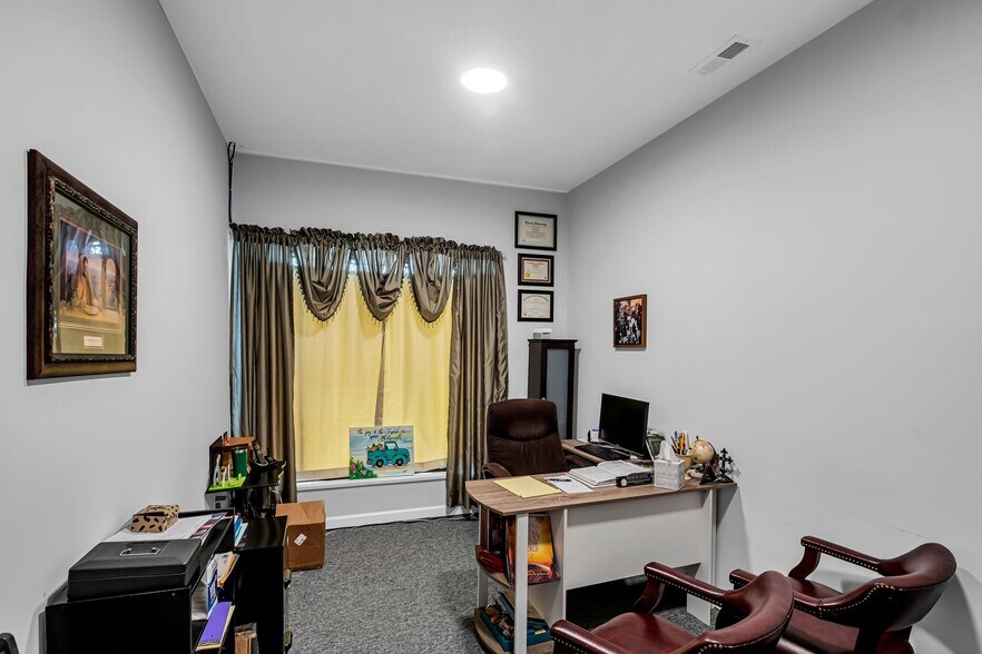 More Photos Of 1213 W Gaines St, Lawrenceburg Flex For Sale
