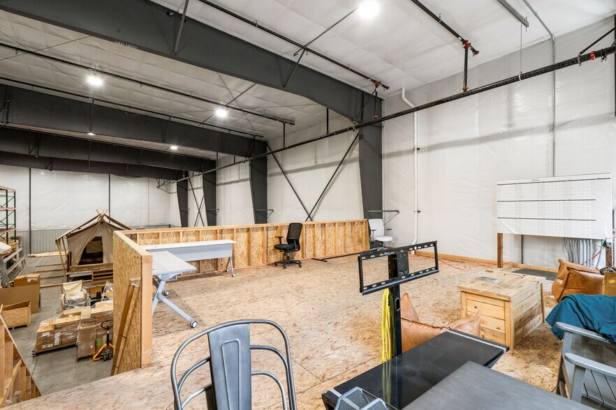 More Photos Of 209 Yukon Ln, Belgrade Warehouse For Lease