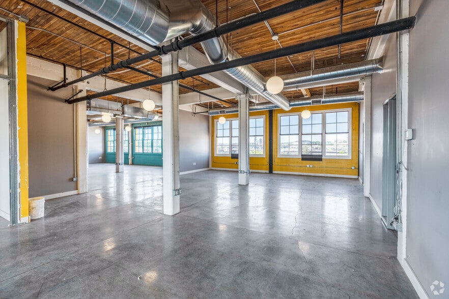 More Photos Of 107 SE Washington St, Portland Loft Creative Space For Lease