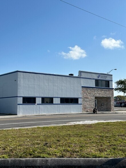More Photos Of 12700 W Dixie Hwy, Miami Medical For Lease