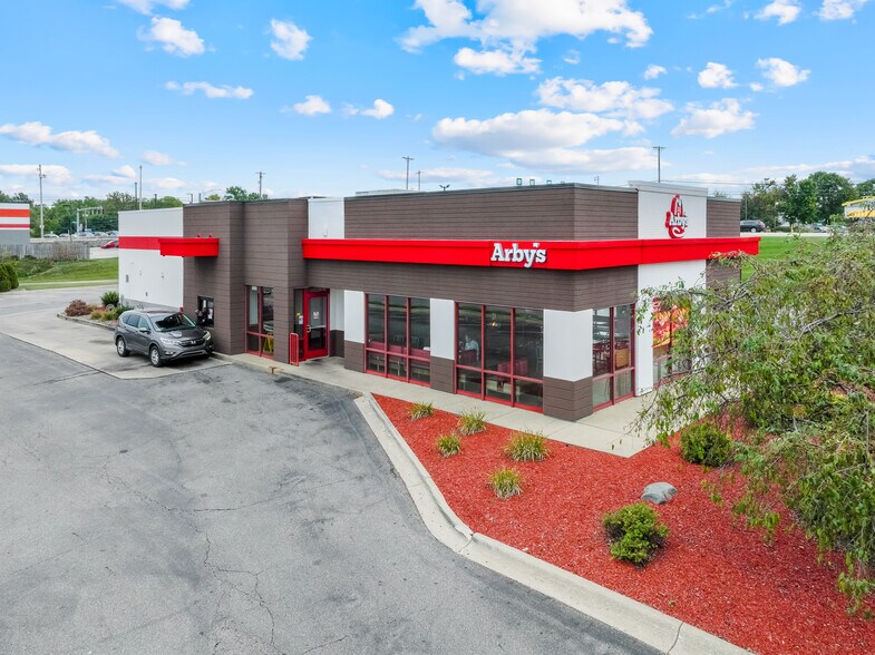 More Photos Of 5231-5255 Detroit Rd, Sheffield Village General Retail For Lease