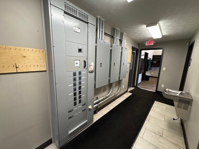 More Photos Of 2206 IFCU Way way, Lafayette Auto Repair For Sale