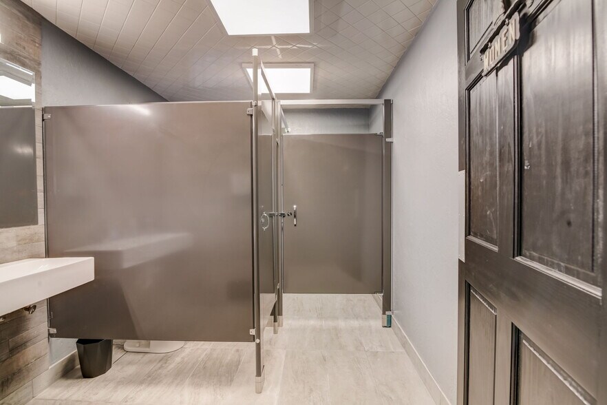 More Photos Of 617 E North St, Poynette Restaurant For Sale