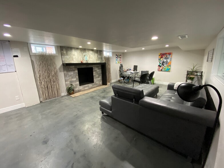 More Photos Of 7145 Lowell Blvd, Westminster Office For Lease