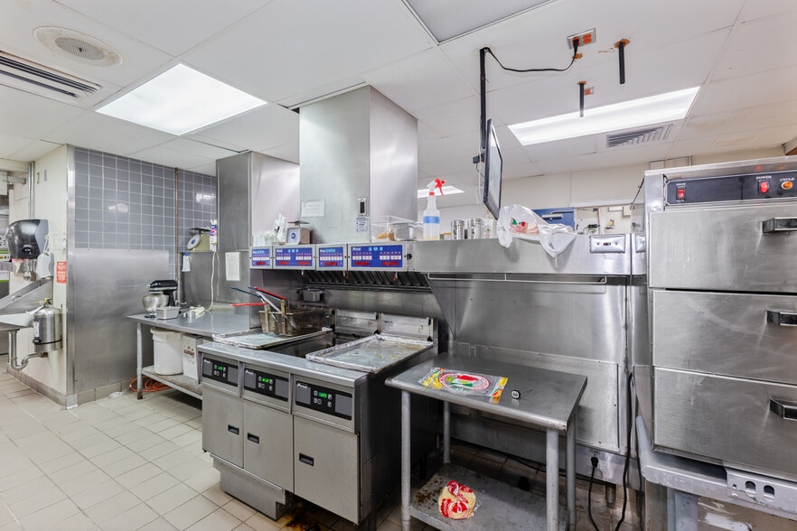 More Photos Of 8841 Commodity Cir, Orlando Fast Food For Lease