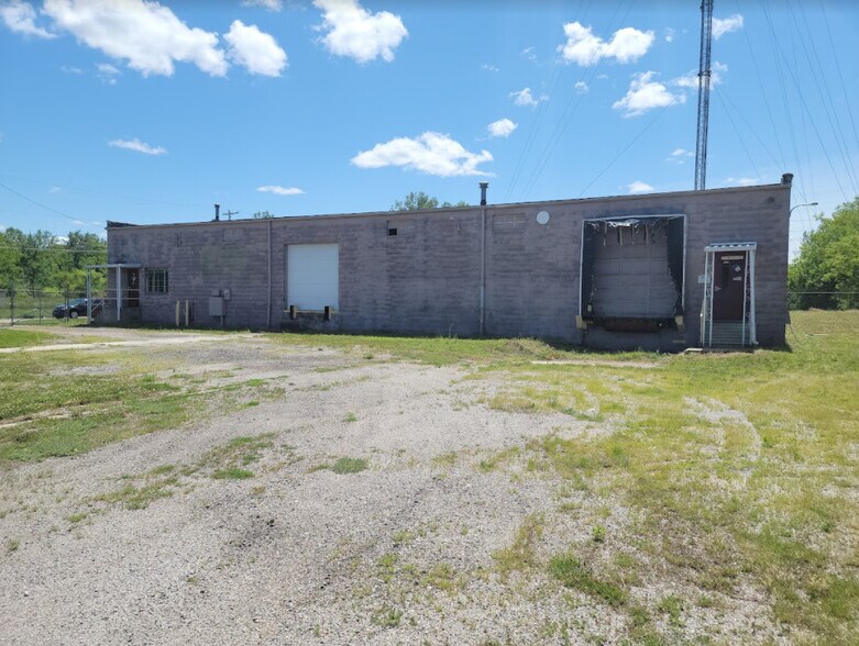 More Photos Of 1900 E Holland Ave, Saginaw Warehouse For Sale
