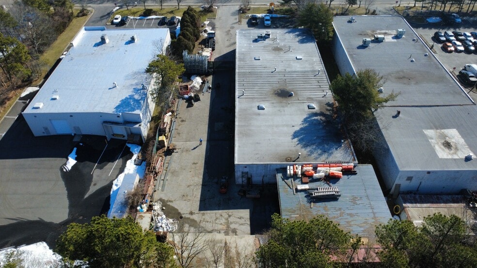 More Photos Of 28 Old Dock Rd, Yaphank Warehouse For Sale