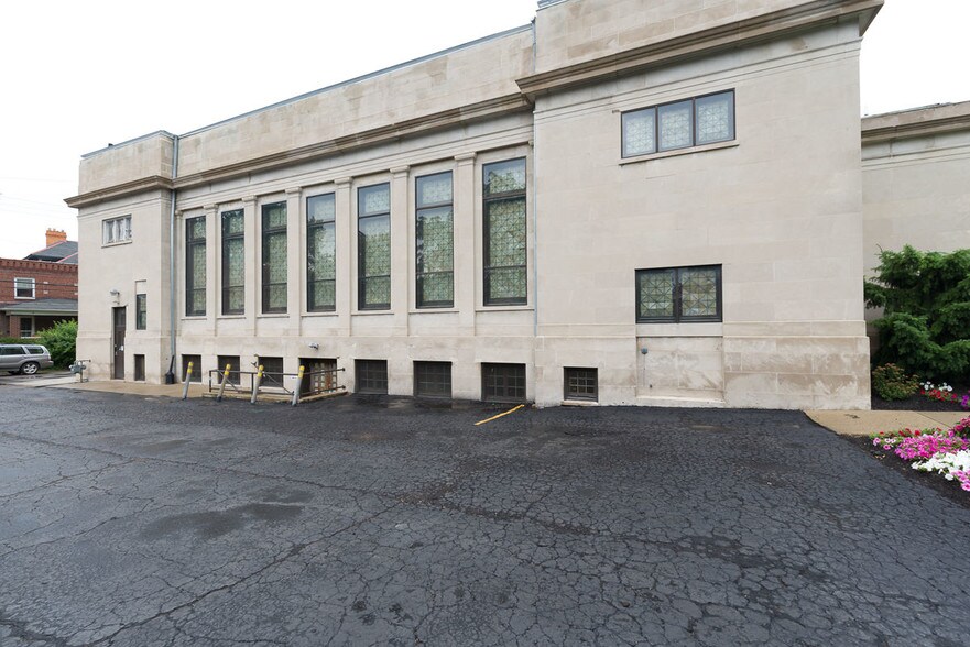 More Photos Of 871 N Park St, Columbus Office For Sale