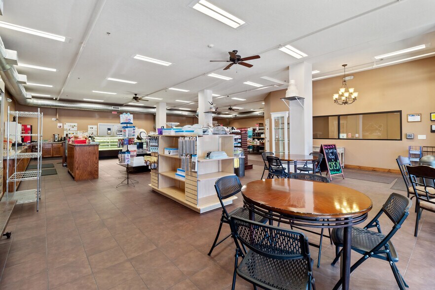 More Photos Of 211 N Main St, Bryan Storefront Retail Residential For Lease