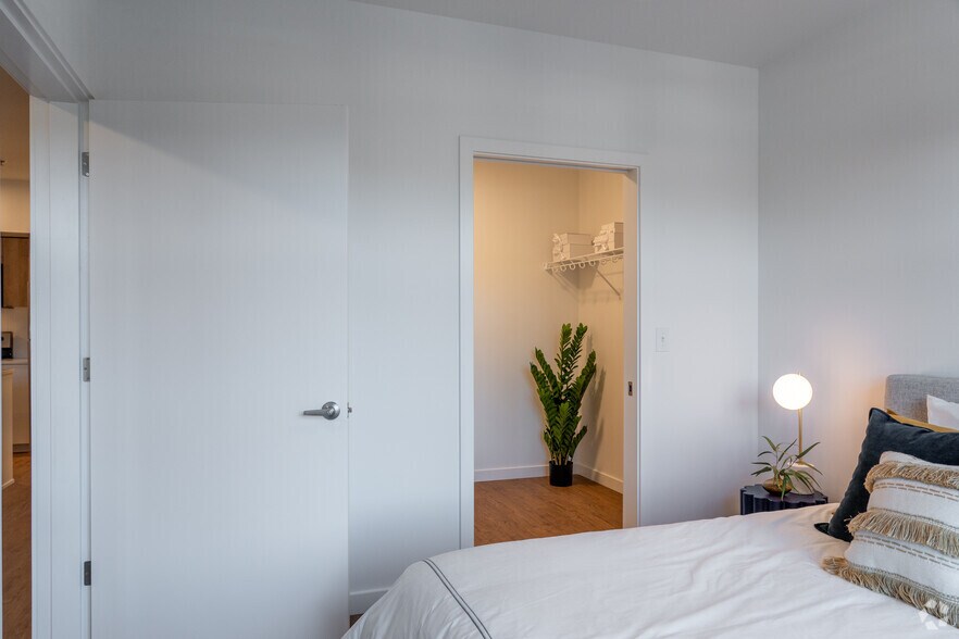 More Photos Of 10306 SE Main St, Milwaukie Apartments For Lease