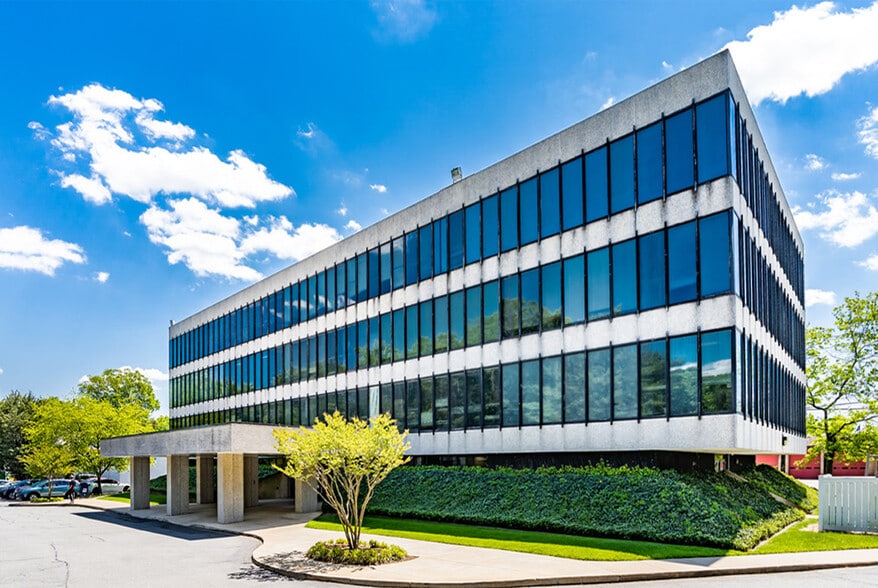 Primary Photo Of 2616 Sherwood Hall Ln, Alexandria Medical For Sale
